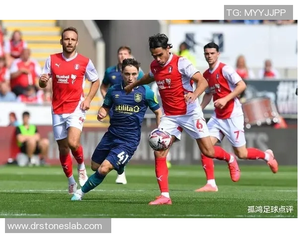 英甲升级区竞争激烈多队积分胶着争夺名额形势复杂